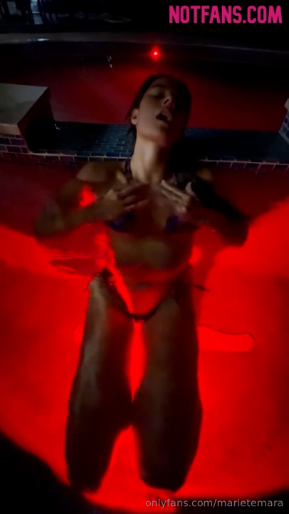 Marie Temara Strip Teasing in the Pool – Onlyfans Tape